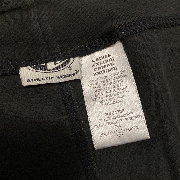 3/$15🌟 Athletic Works capris - Picture 2 of 3